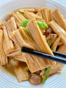 腐竹的10种家常做法_腐竹鸡肉黄瓜菜，麻辣清淡样样行