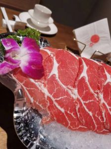 切羊肉片怎么切_冷冻羊肉逆纹切，口感更好