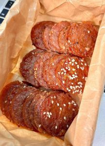 猪肉脯做法：无皮后腿肉绞馅调味风干煎金黄