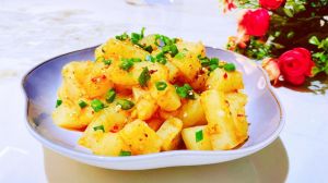 玉米粉做凉粉的做法_凉粉焖子玉米饼，简单美味易学！