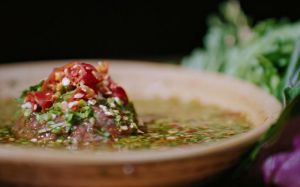 撒撒撇是牛的哪个部位_傣族凉拌撒撒撇，内脏脊肉凉拌，夏日消暑尝鲜