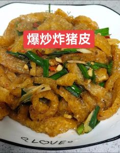 怎么炸猪皮才起泡_预处理+小火慢炸