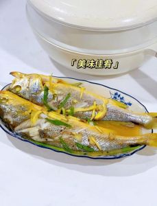 清蒸黄花鱼的做法_清蒸黄花鱼，鲜嫩去腥，热油提香