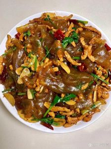 睢宁拉皮肉丝的做法_睢宁拉皮肉丝，爽滑鲜香的家常美味！