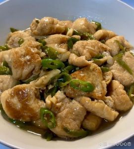 油泡青椒做法大全家常_腌青红椒配白粥，酸甜开胃易做