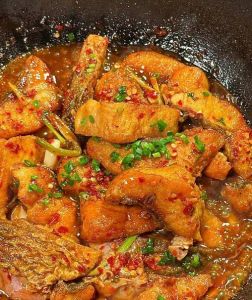 水煮鱼块的家常做法_家常水煮鱼，鱼块入味关键技巧