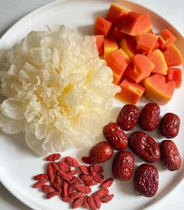 银耳煮多久几分钟能熟_泡发炖煮时间与搭配秘诀