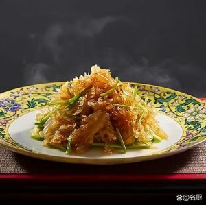 爆炒海蜇头正宗做法_爆炒海蜇头，脆爽鲜美，做法简单！