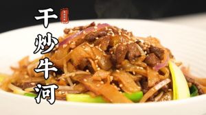 炒牛河是牛的哪个部位_牛肉滑嫩河粉弹，火候是关键