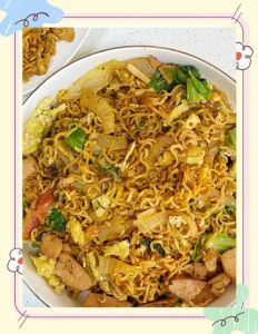 简易炒方便面做法_番茄鸡蛋炒方便面，简单美味家常菜！