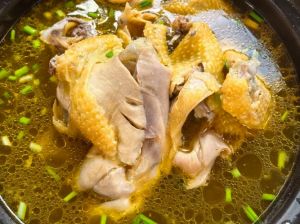 清炖鸡的正确方法_选对鸡，巧炖鲜醇味