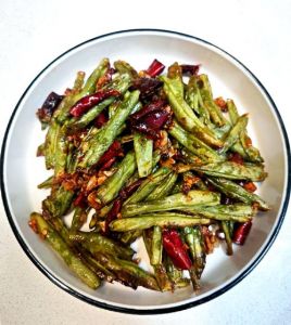 怎样做干煸豆角_香脆干煸豆角，川菜家常美味！