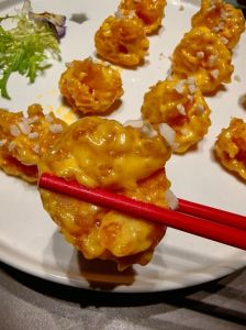 黄金虾球的家常做法_香酥虾球做法，金黄爆浆超简单！