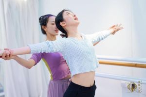 谯巧凡高干舞蹈室开操的活动介绍与现场场景分析