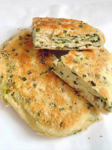 葱饼的做法_新手也能做的葱油饼，外酥里软葱香浓！
