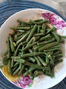 麻汁拌豆角的家常做法_爽脆豆角配浓香麻汁，夏日解暑佳品