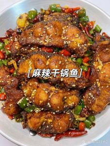 炸干鱼块的家常做法_炸鱼块选草鱼鳜鱼，风干三天，三步去腥，面糊调酸奶稠，复炸金黄酥脆