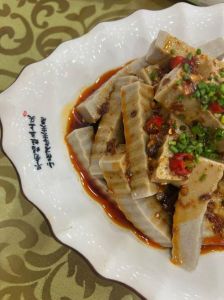 武威糟肉的做法_肥瘦相间，豆腐乳蒸制，软糯不腻