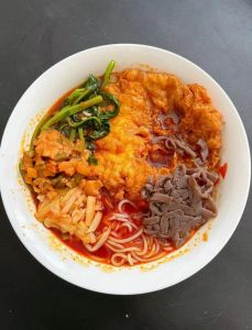 螺师傅螺蛳粉的做法_柳州地道酸辣味，在家轻松做！