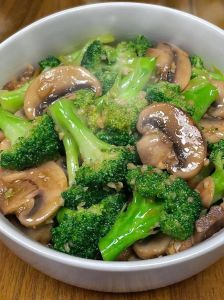 口磨炒菜心的做法_家常炒菜心，鲜嫩美味！