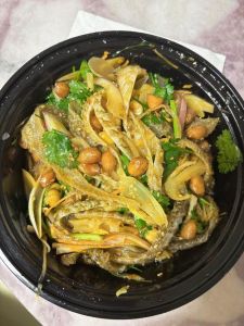 鱼皮家常做法_炸制外酥内嫩，炖煮鲜香浓郁