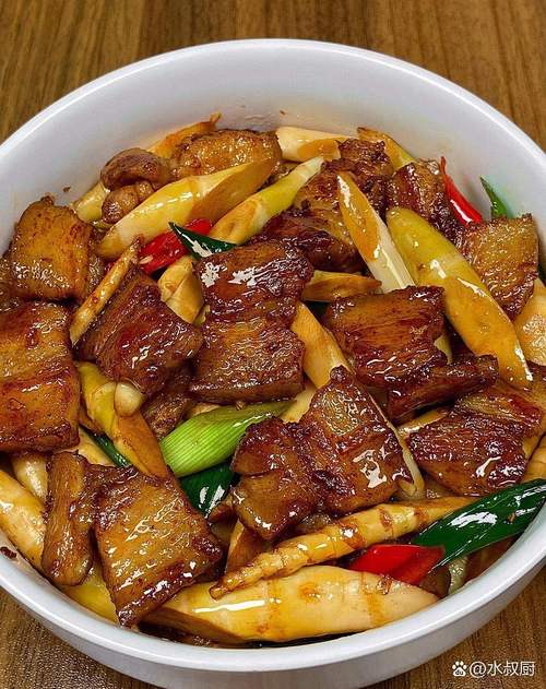 袋装笋尖炒肉的做法_竹笋炒肉，清爽可口，外婆油提香