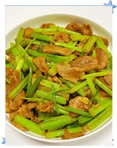 香芹菜的做法大全家常_芹菜炒肉家常菜，简单美味易学