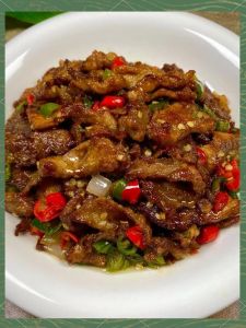 煎梅花肉的简单做法_腌好梅花肉，煎着吃香！