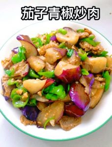 青茄子炒肉家常做法_茄子肉片鱼露炒，软糯鲜香做法简单