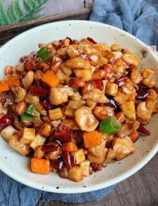 宫爆鸡肉丁的家常做法_选对鸡腿肉，入味爽口！