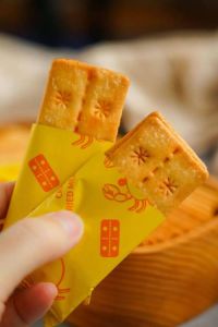 脐橙水煎厚乳夹心饼干制作全过程：颠勺技巧与国产大片真人版展现