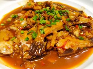 扒皮鱼的家常做法_扒皮鱼做法多，鲜美营养好！