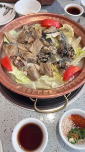 四川腊排骨火锅做法_腊排骨火锅，四川风味，肉质酥烂，冬日美味