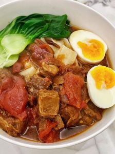 四川牛肉面的做法_爽滑香辣，家常做法