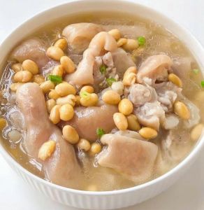 芸豆猪蹄汤的做法_暖心暖胃营养好！