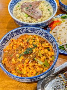 家常羊肉泡馍的做法_熬好汤切好馍，地道家乡味！