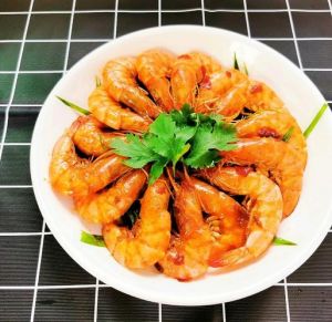 红焖大虾家常做法_酥脆蜂蜜虾，酱香浓郁，家常美味！