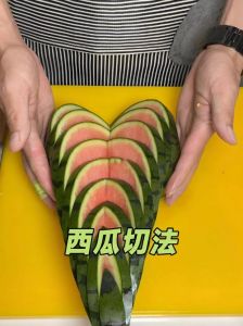 云南小瓜怎么切成菱形_教你几招切出菱形瓜片，菜式更吸睛！