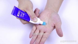 牙膏可以洗掉西红柿汁吗_西红柿渍洗不掉？牙膏喷剂炸盐，先试色别染色！