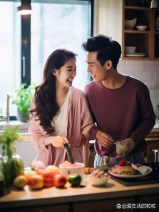 美女与男人共享馒头的温馨场景：一段关于传统美食的温情时刻