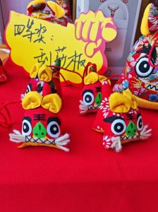 馒头、包子与蝴蝶、老虎图案的艺术表现及其文化寓意分析
