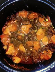 新乡正宗红焖羊肉的做法_肉嫩汤醇暖冬天