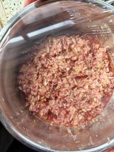 羊肉薄皮包子的制作方式_皮薄馅足，羊肉鲜香