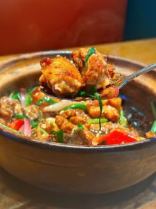 广东啫啫煲正宗做法_小洋葱的香气，外焦里嫩的美食！