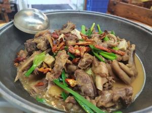 鹅肉火锅的家常做法_鲜美多样，温暖生活
