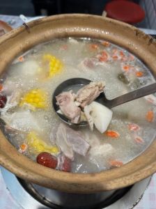 广东羊肉煲的做法大全_羊腩羊排配竹蔗，腐乳柱侯酱提味，小火慢炖暖身心
