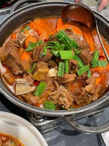 砂锅炖羊肉家常做法_羊肉炖汤去膻妙招，不膻不柴鲜美醇厚！