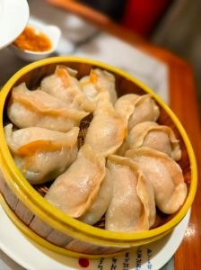 肉饺蒸15分钟够吗_蒸饺多长时间？看馅料大小灵活蒸！