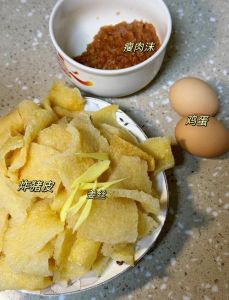 猪皮需要煮几分钟_盐苏打煮猪皮，红烧软嫩Q弹香