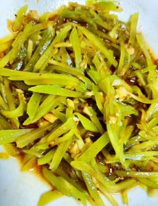 清炒莴笋丝要焯水吗_清炒莴笋丝脆嫩不焯水，这样炒最营养